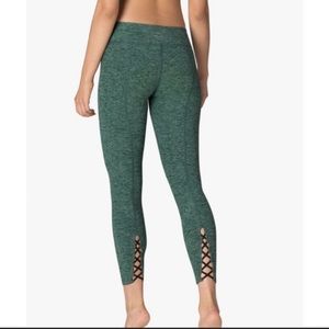 Beyond Yoga Cross It Back Green Spacedye Midi Leggings SZ S EUC